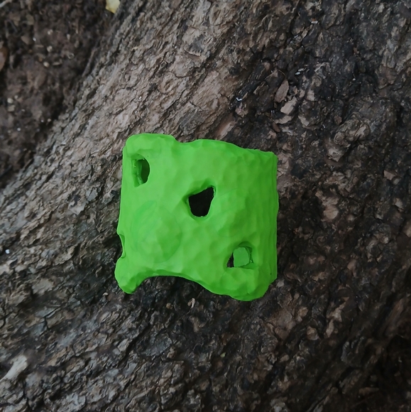 Green Reptile Climbing Rock - Picture 1 of 8